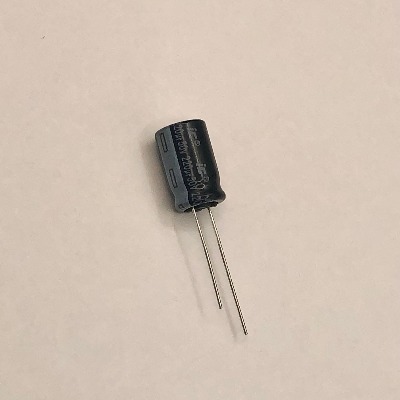5 x Aluminum Electrolytic Capacitor 220uF 50V 20% 10x16m Illinois